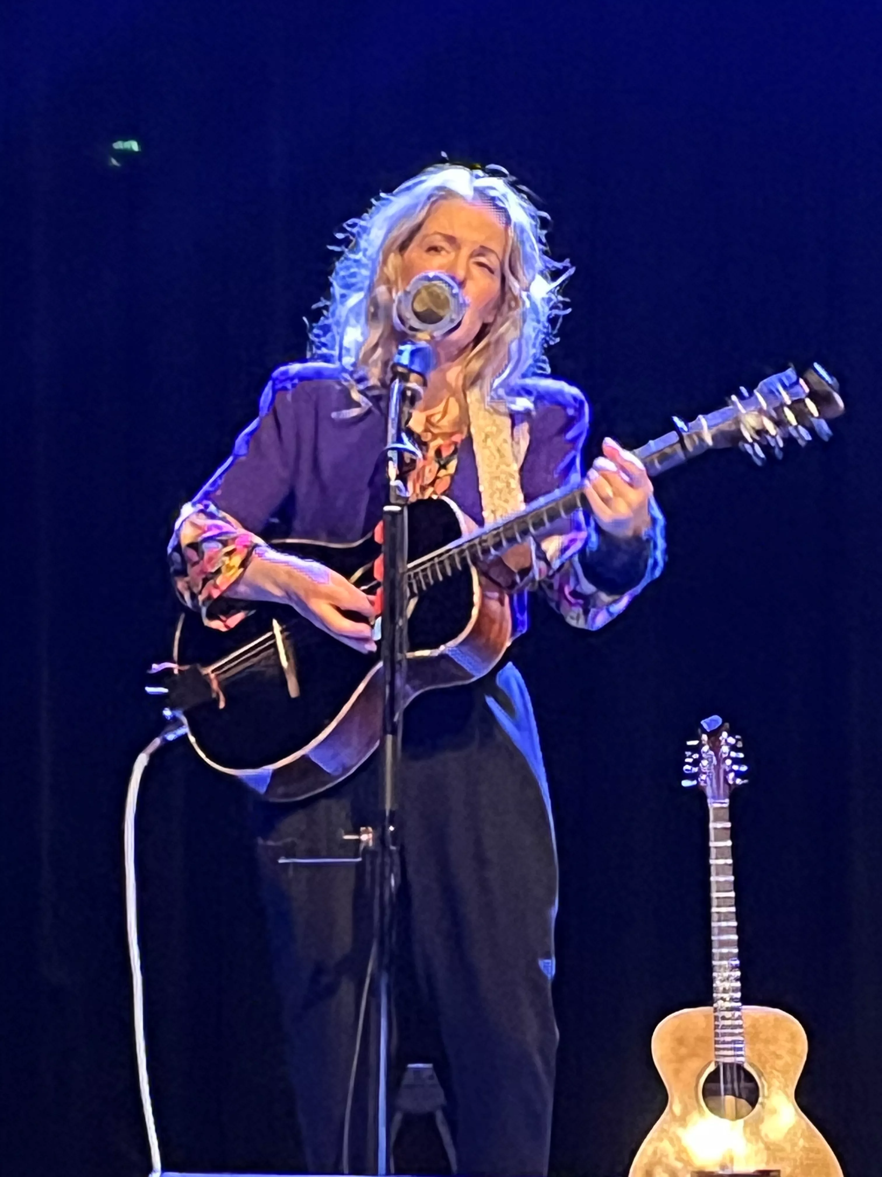 Solist med folk omkring sig – og de trak ned