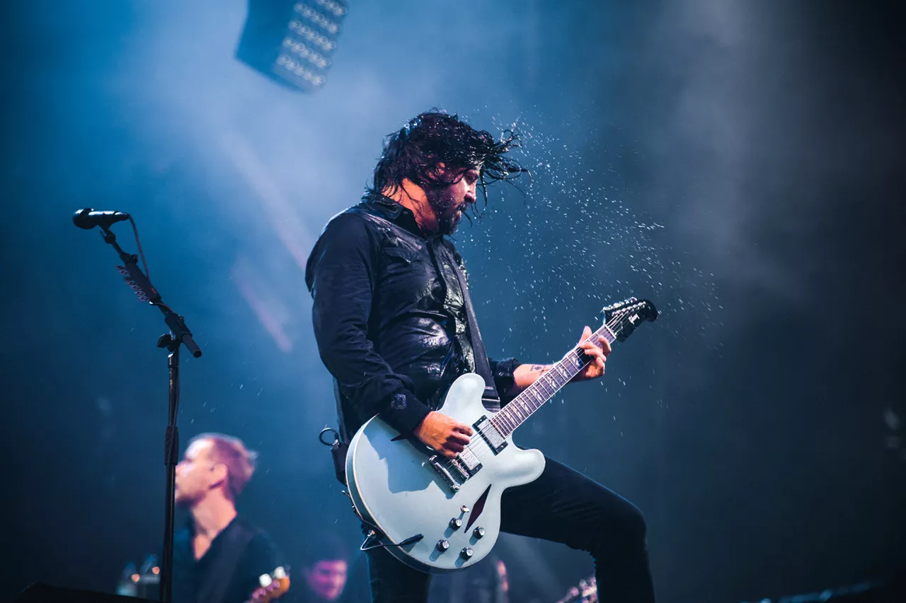 MEST LÄST: Dave Grohl i tårar efter Weezers Nirvana-cover – se klipp 