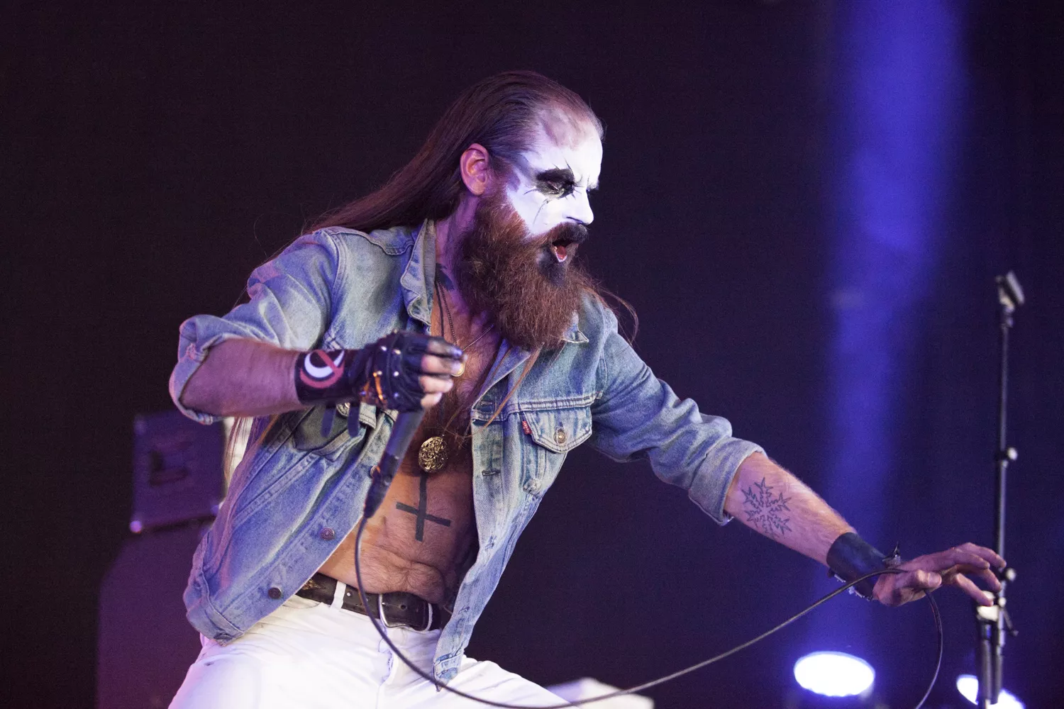 Ställer in turné efter nätstorm