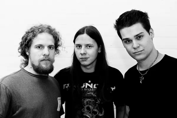 Essence – Groovy thrash metal og højt dB