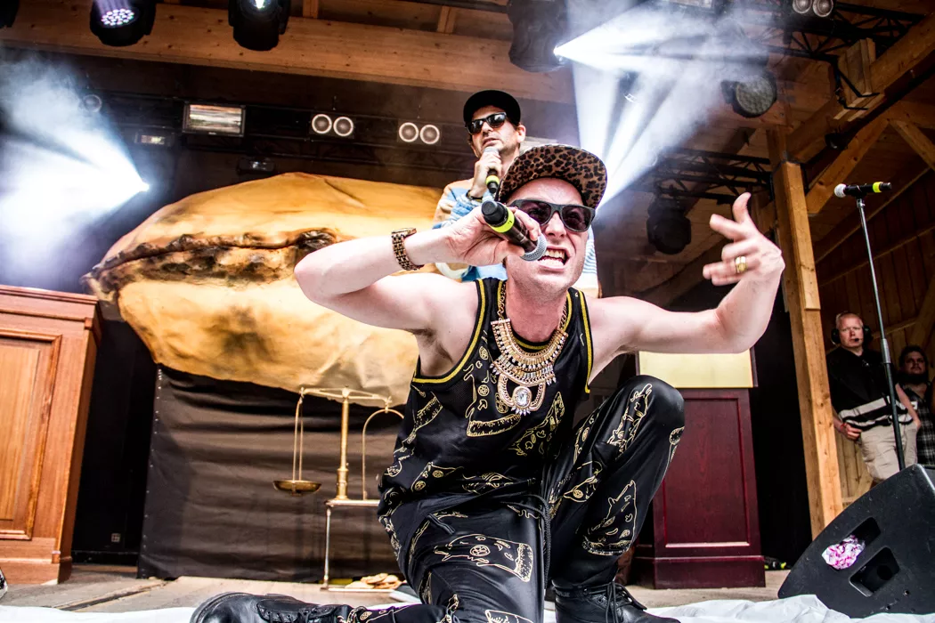 "Polisen tror att jag ska reagera som ett lowlife när de griper mig"