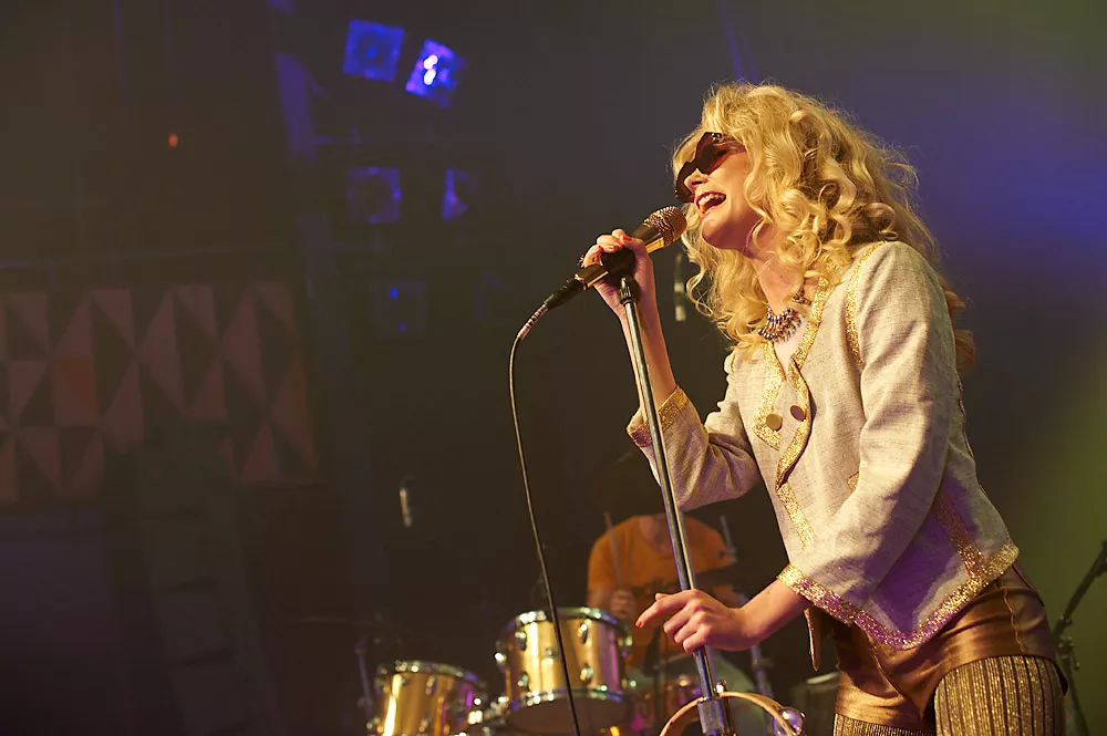 Hør ny sang med koncertaktuelle The Asteroids Galaxy Tour