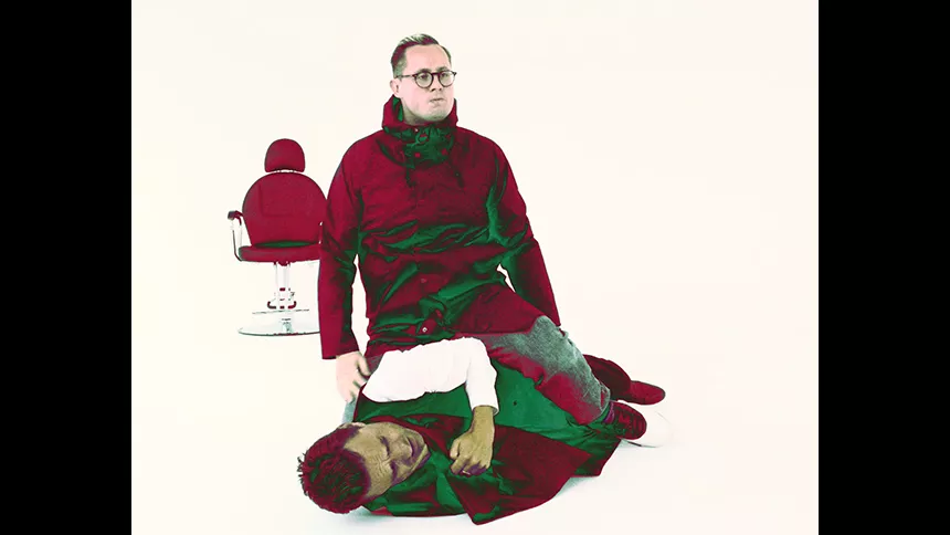 Simon Kvamm og Benjamin Hav i blodigt opgør på ny single