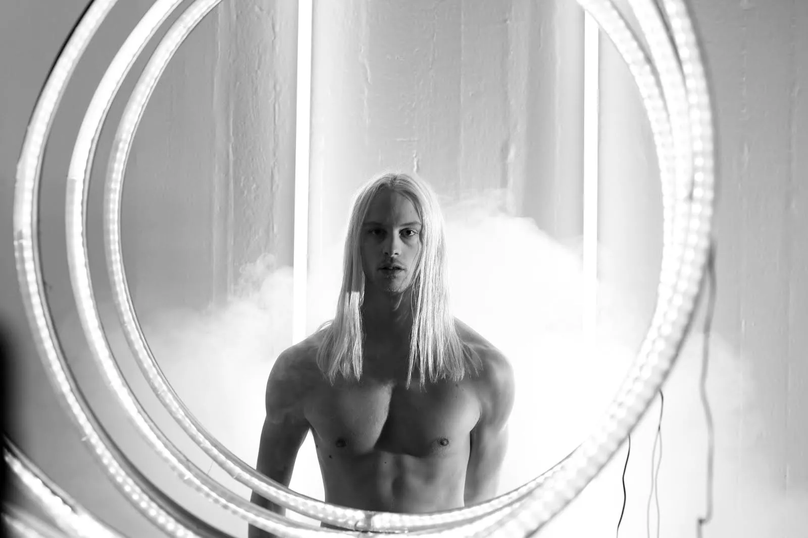 BÄST JUST NU: Korsbefruktar rejvscenens estetik med sataniska avgrundsvrål