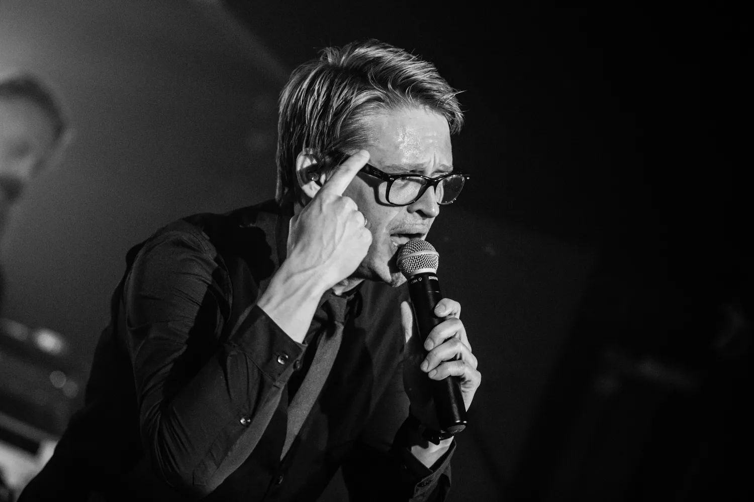 Den rødglødende præst med en opsang til koret