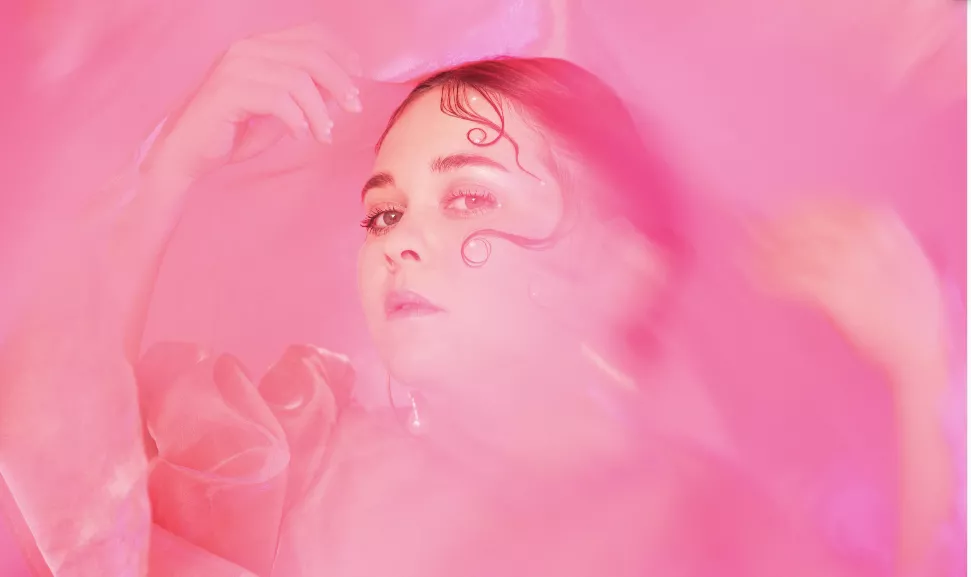 Lovende dansk indiepop-debut med og uden strygere