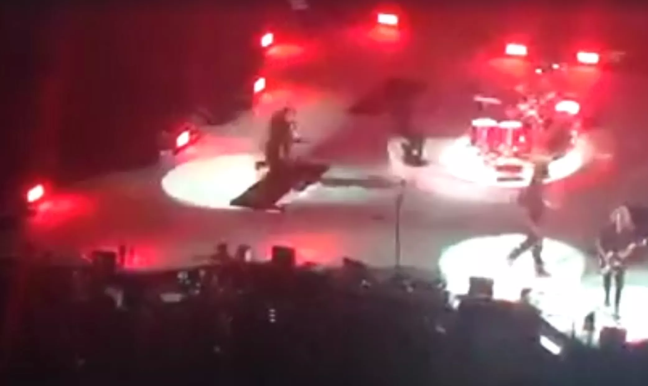 Här faller Metallica-stjärnan ner i ett stort svart hål