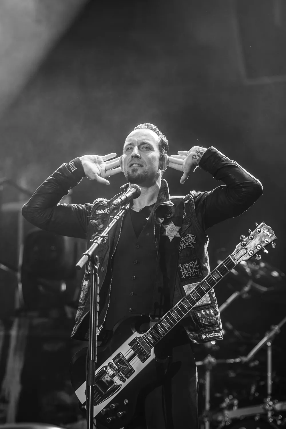 Gensyn med Johan Olsen på Volbeats nye single