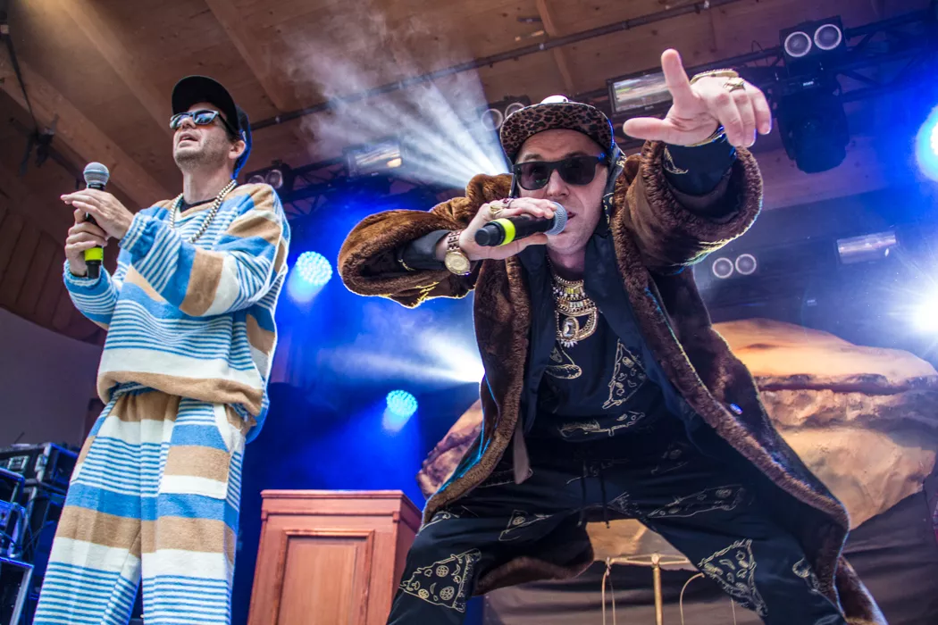 Drar in låt efter skolattacken