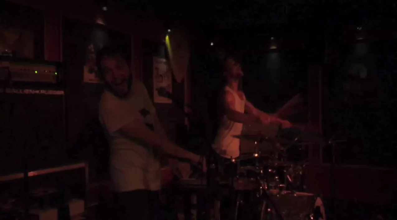 Se videodagbog fra Bottled In England på turné - del 2