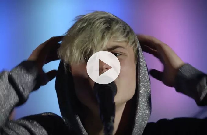 Lyt: Julias Moon fortolker Rehab af Rihanna