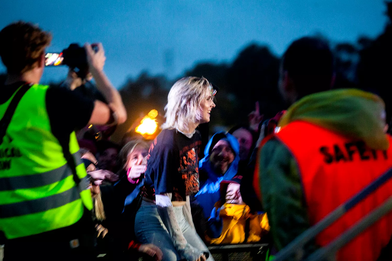 TRØSTE-ROSKILDE: Se forrygende MØ stagedive i konfettiregn på Roskilde 2019