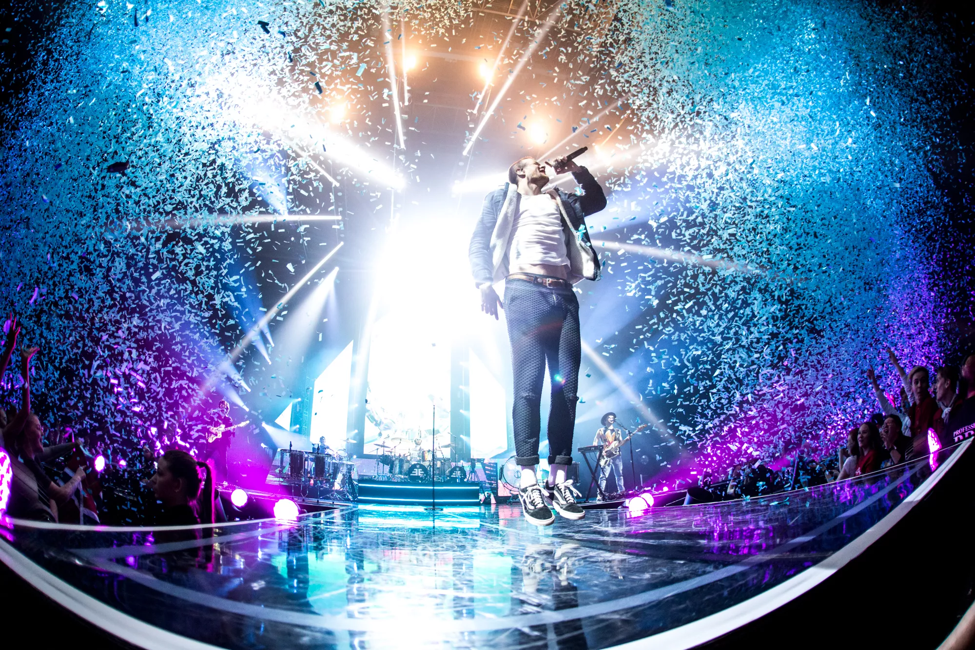 En eksplosjon av en konsert