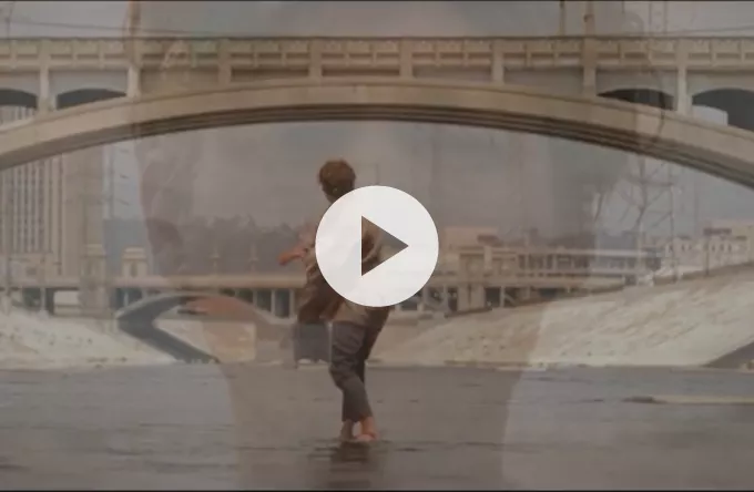 Urmutter gransker livets store spørgsmål i ny musikvideo