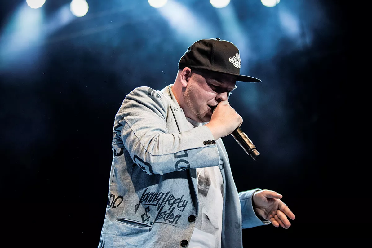 Per Vers udgiver album og tager på turné