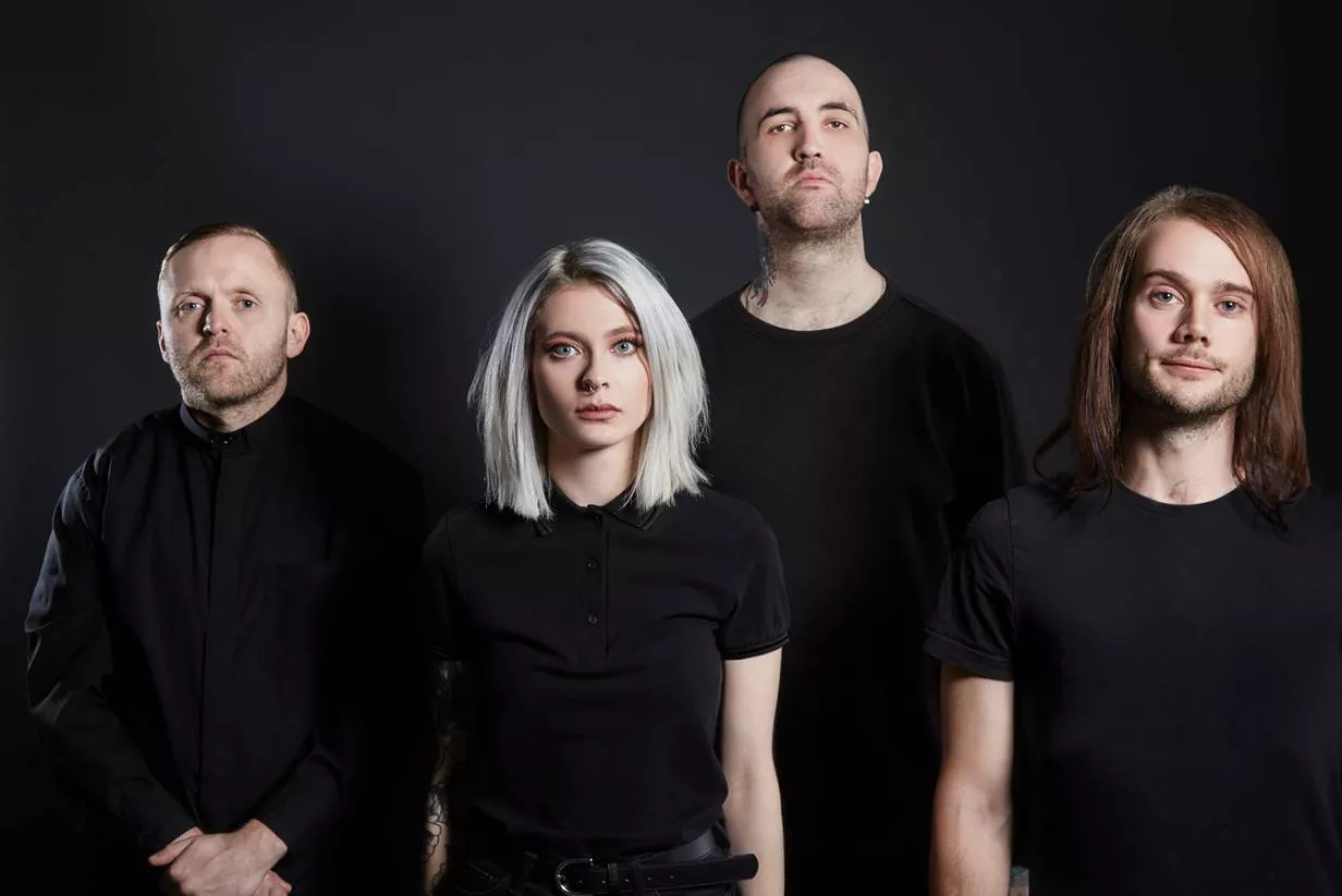 Hør den første singelen fra Blood Commands kommende album