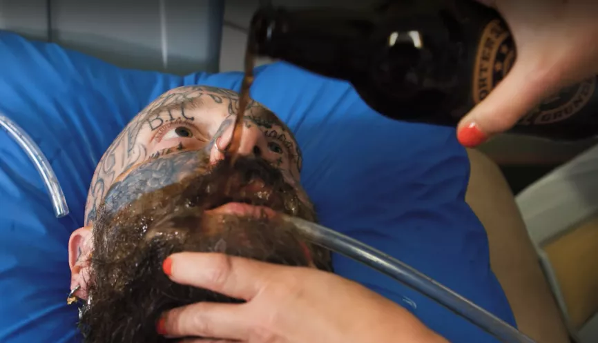 PREMIÄR: Musik att begrava törsten till