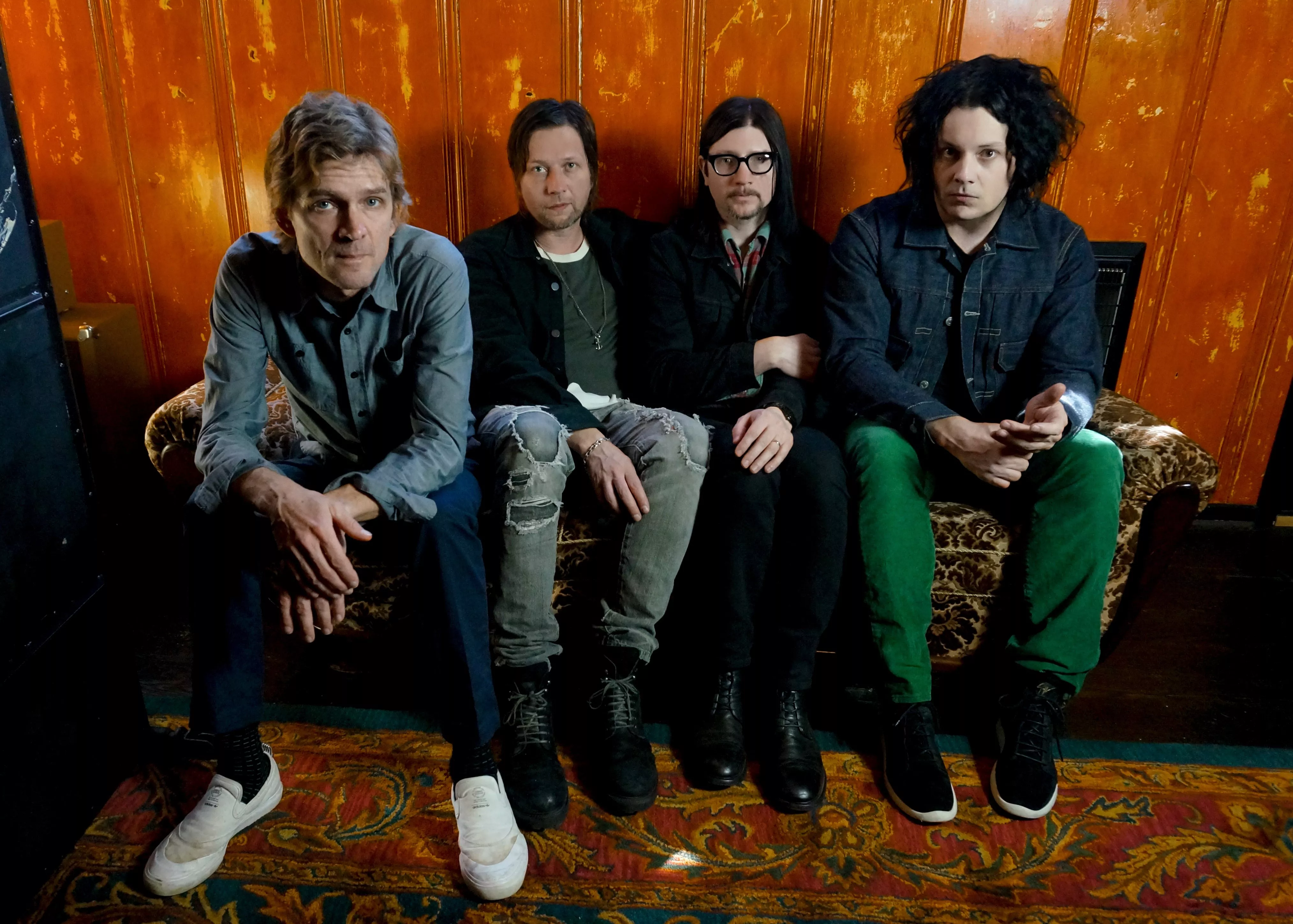 TRAILER: The Raconteurs udgiver dokumentar og live-album