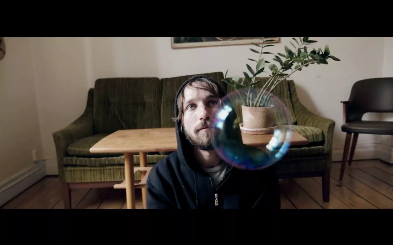 VIDEOPREMIÄR: Adam Chiapponi & Fabriken – Sthlm