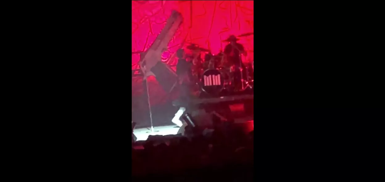Se Marilyn Manson få total härdsmälta på scen