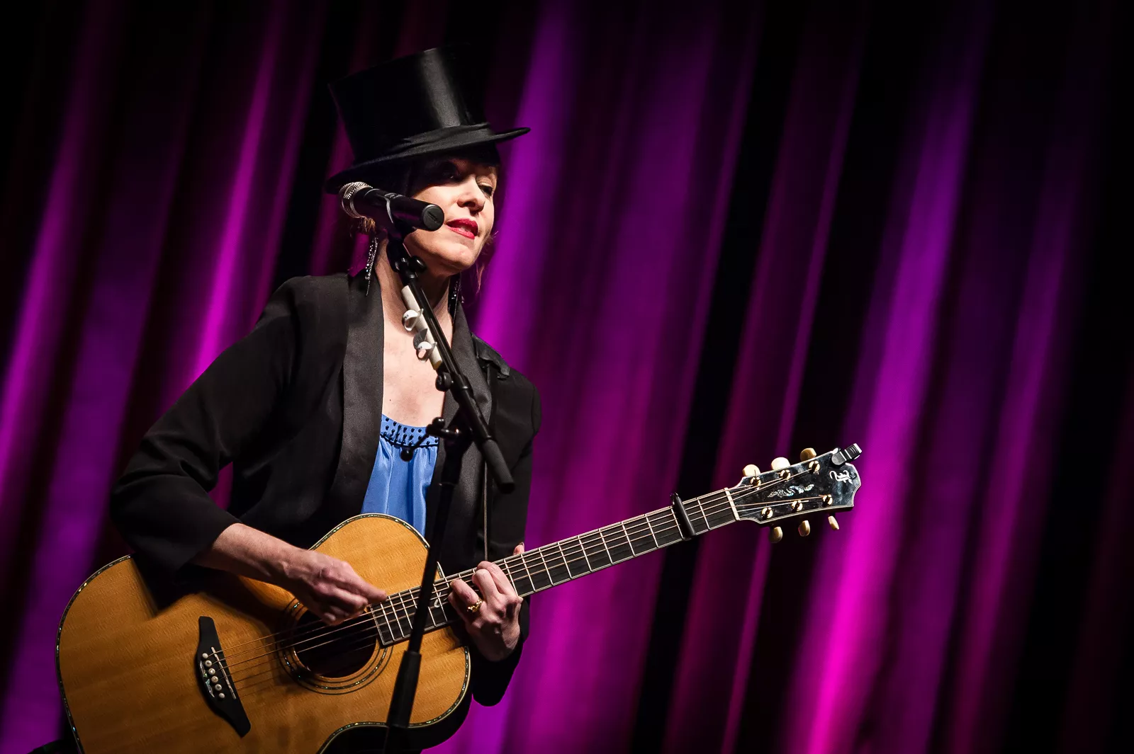 Suzanne Vega giver koncert i Danmark