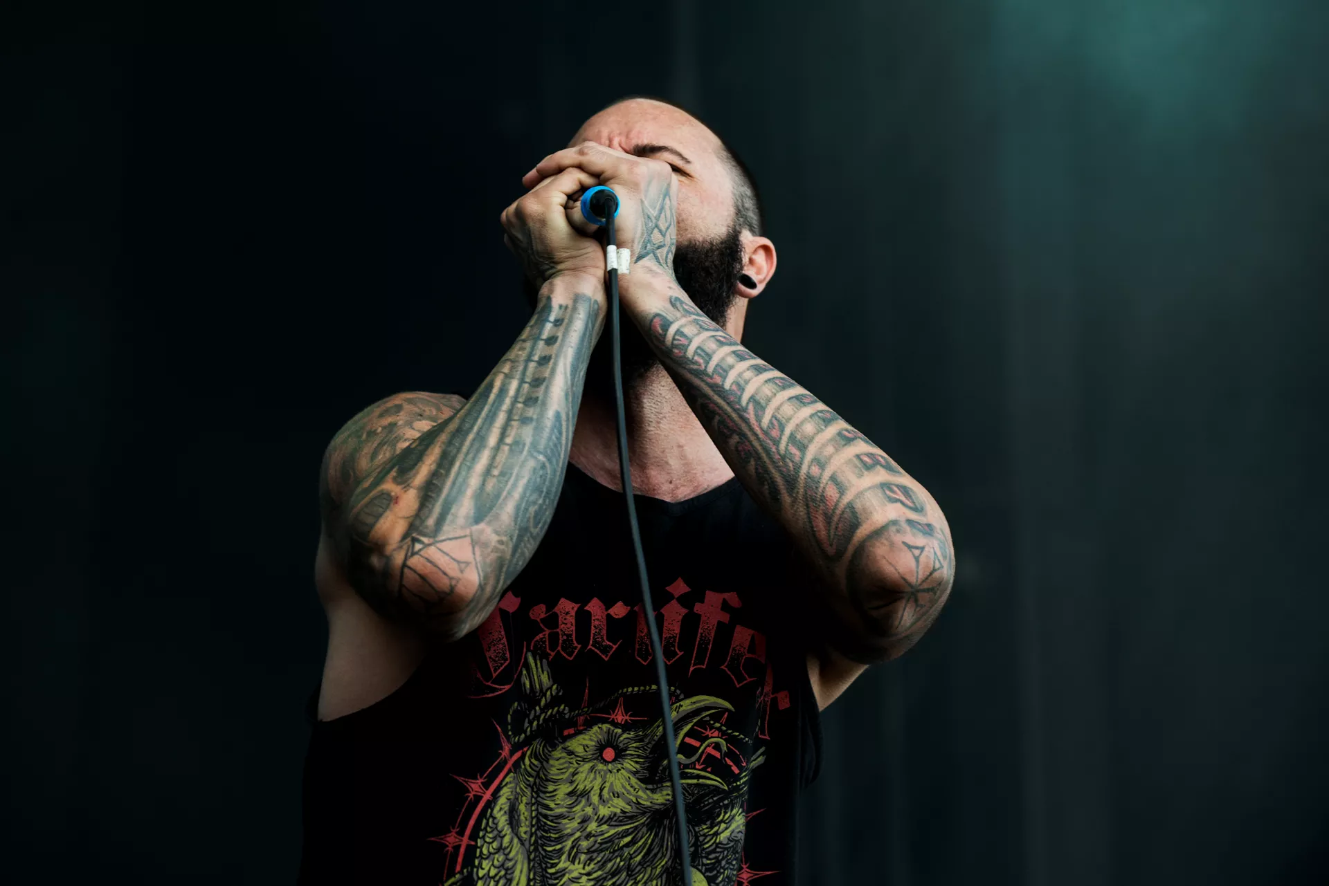 Halvt død, halvt sprællevende