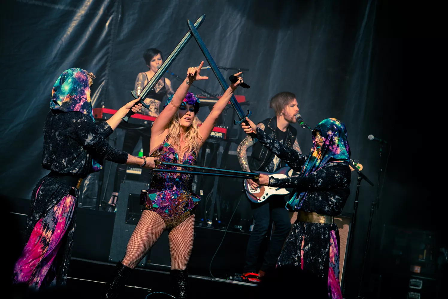 Ke$ha avlyser flere konserter etter å ha skadet seg på scenen