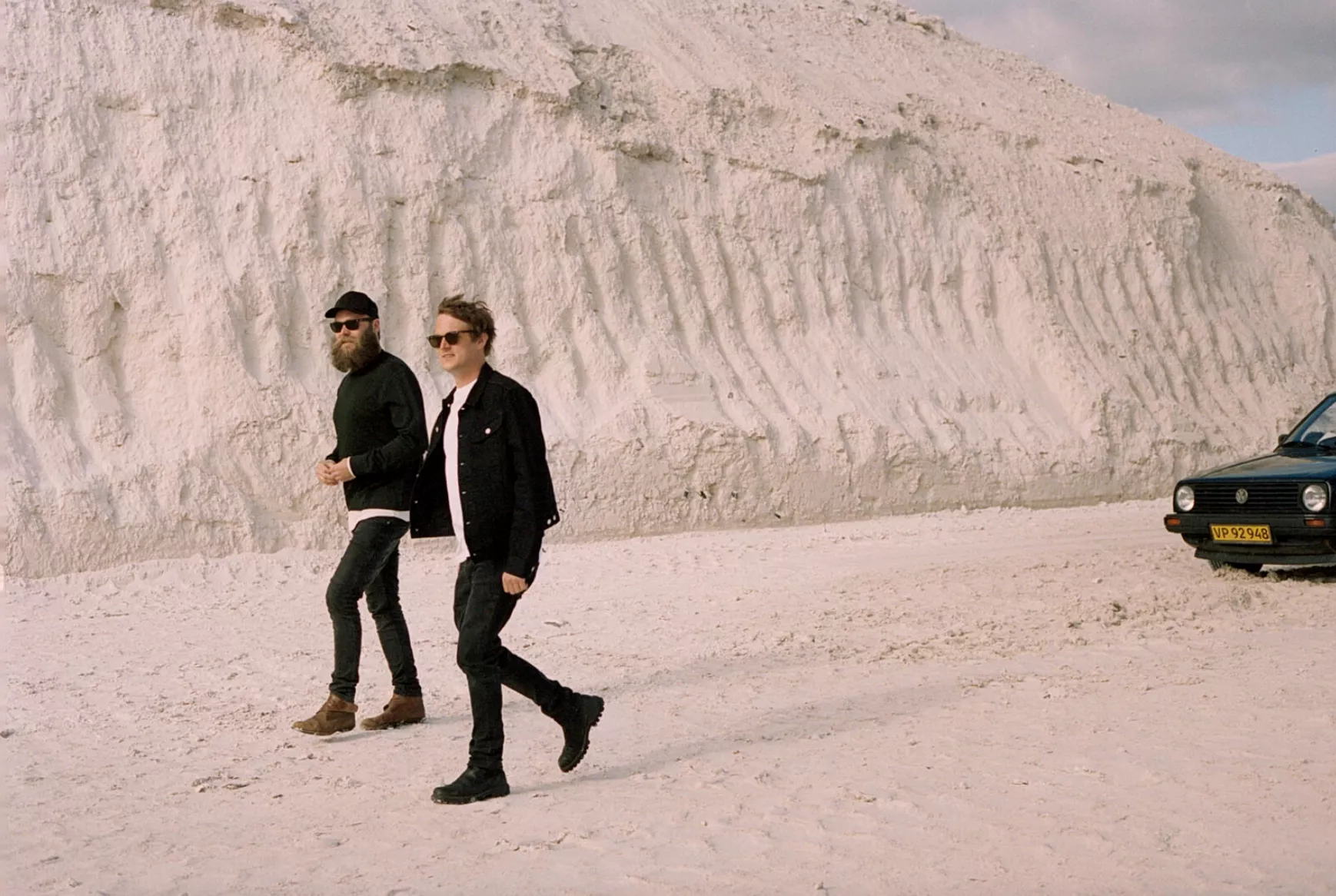 Jonah Blacksmith svejser en solid plade