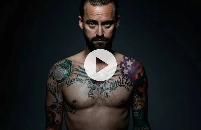 Se Jokeren i bar overkrop i ny musikvideo