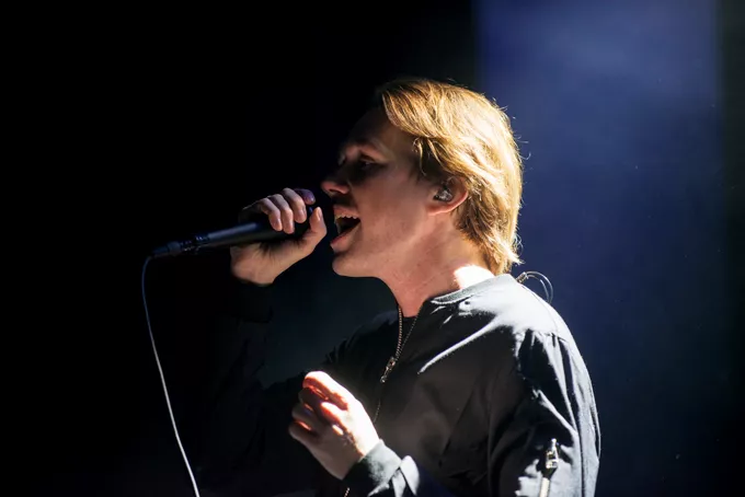 Mew og When Saints Go Machine optræder med symfoniorkester