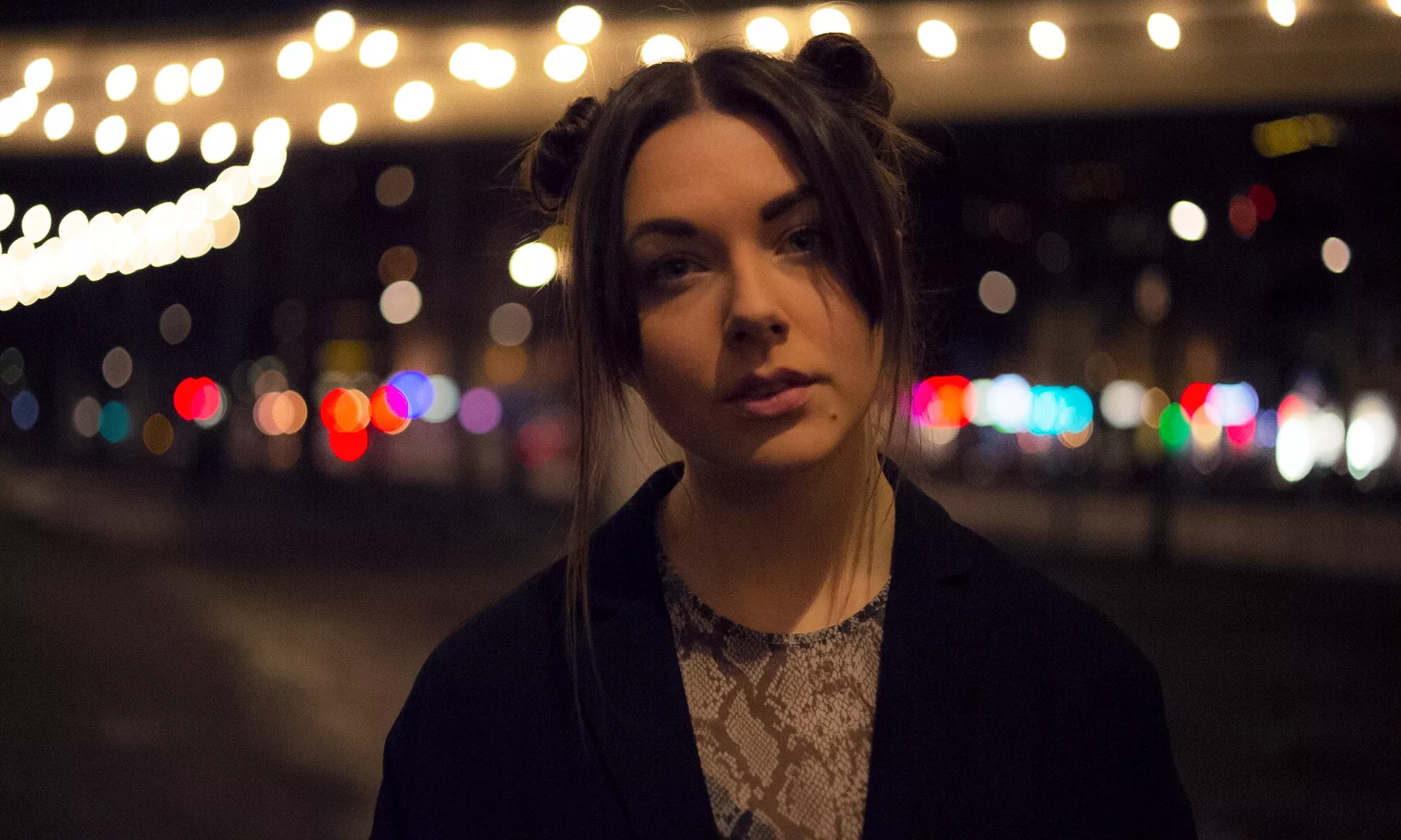 PREMIÄR: Nadja Evelina – "Läsarna får gärna höra av sig med teorier"