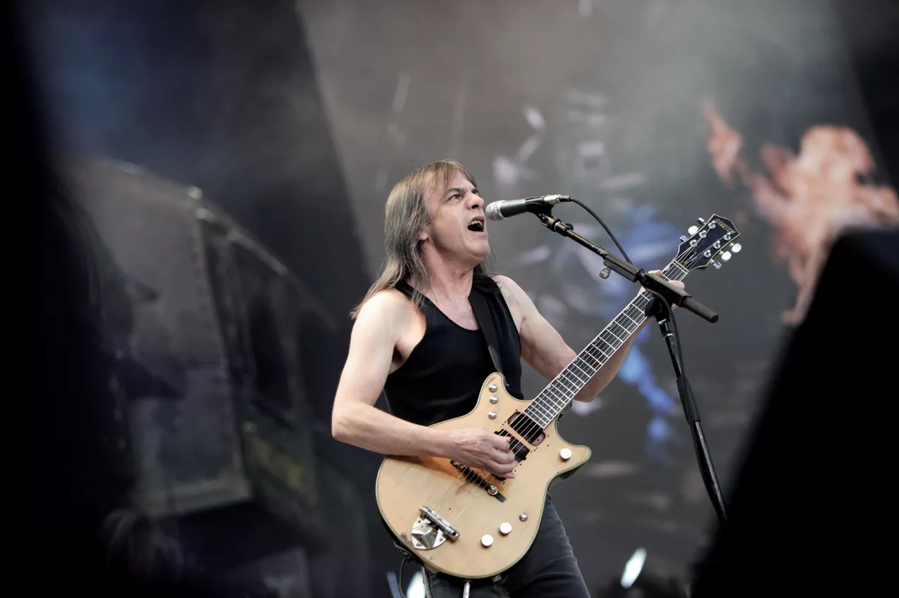 AC/DC spiller videre trods sygdom
