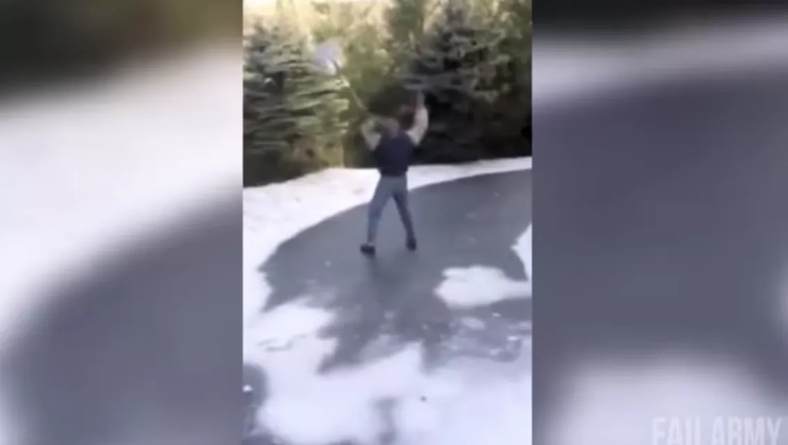 Hör snöskyffel-version av Smells Like Teen Spirit