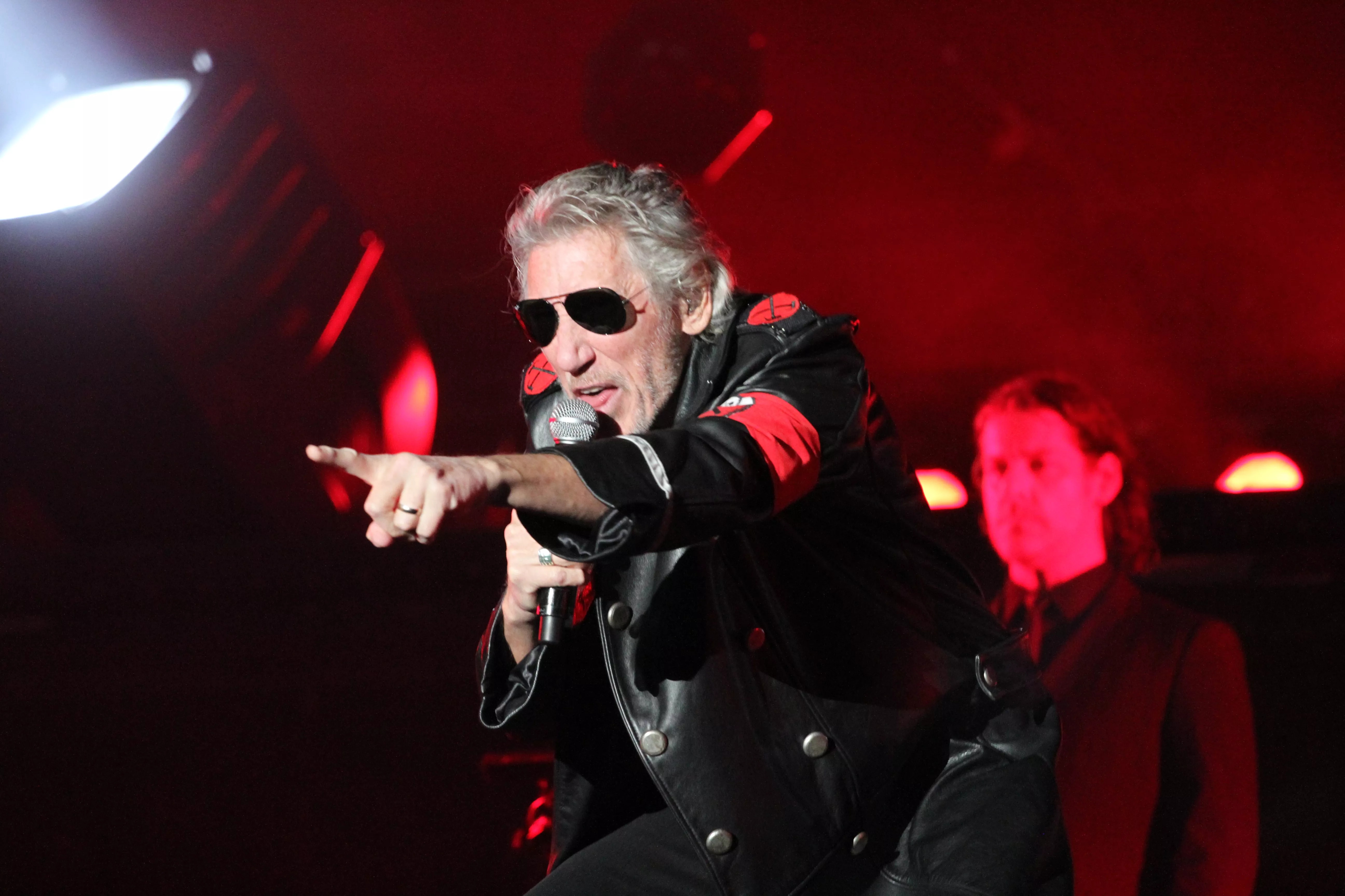 Roger Waters kallar Joe Biden för en krigsförbrytare