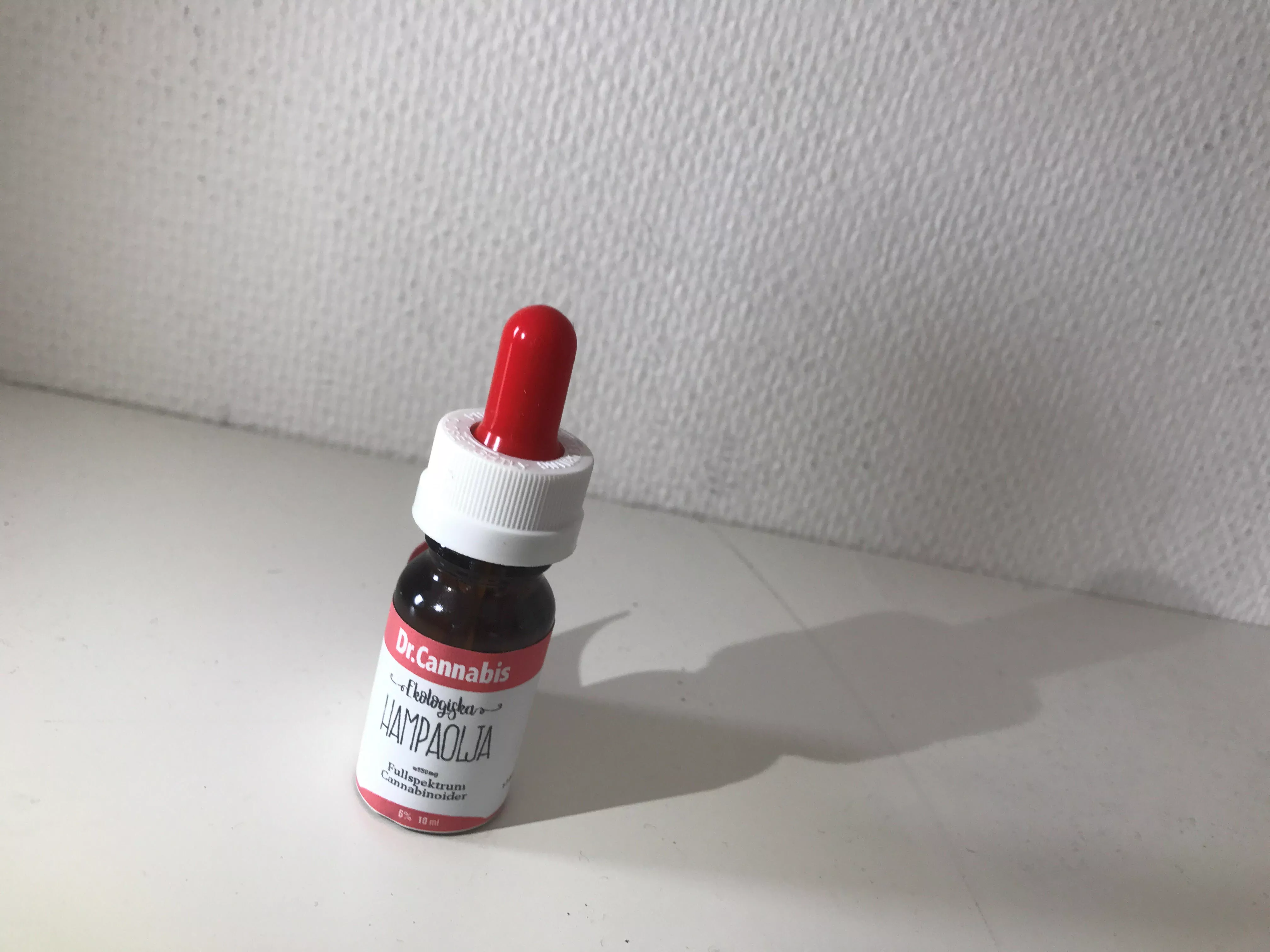 Svensk artist skickar cannabis till tidningar