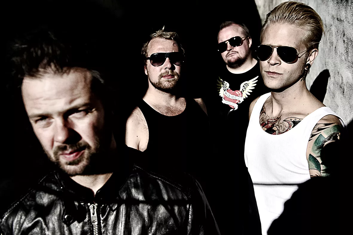 Powderhog udgiver toer og tager på turné