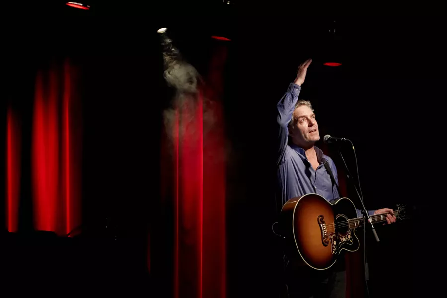 Peter A.G. Nielsen: Bakkehuset, Ikast (turnépremiere)