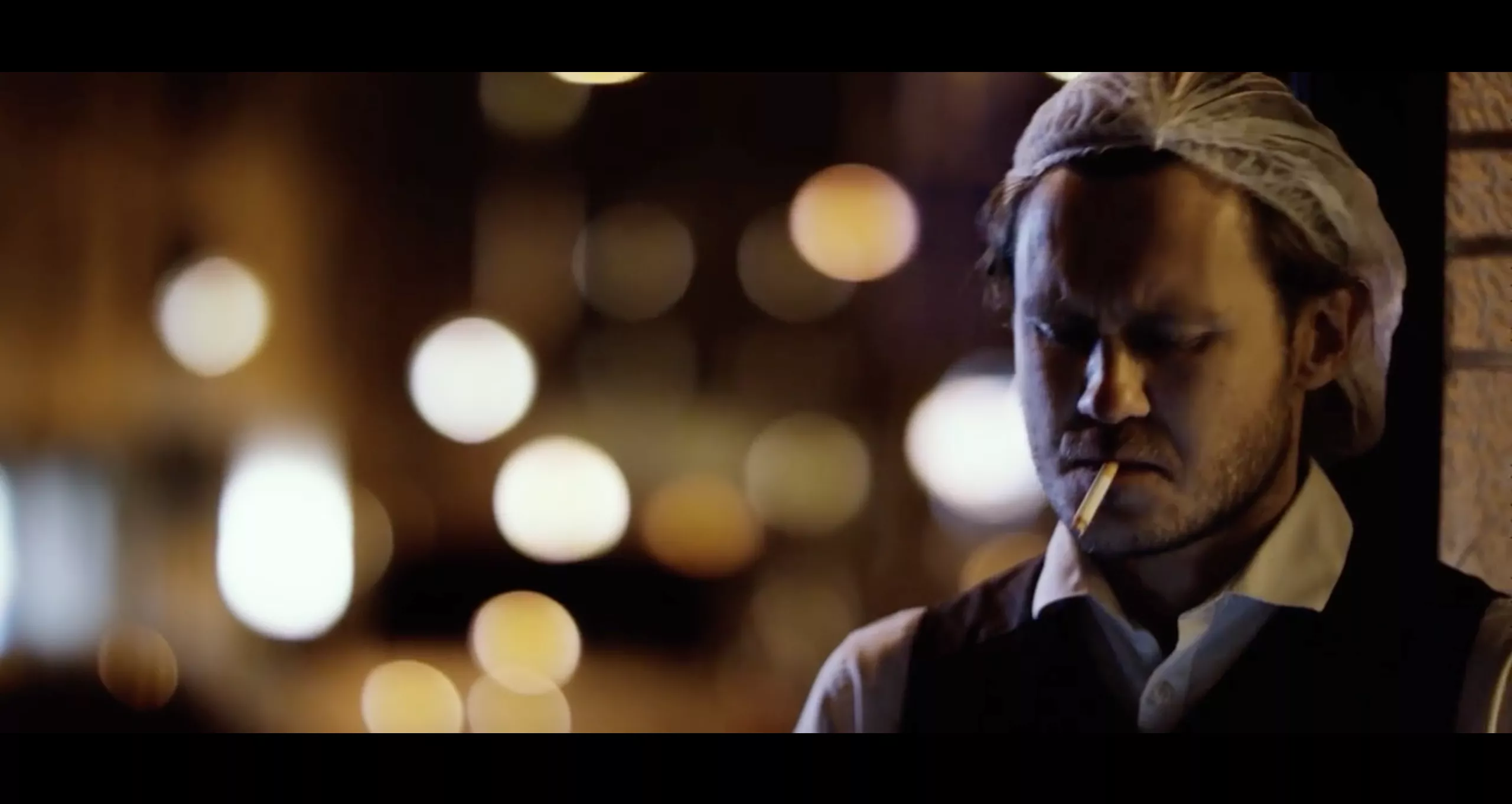 ANMELDELSE: Krydsfeltet mellem store intentioner og komplet stilstand