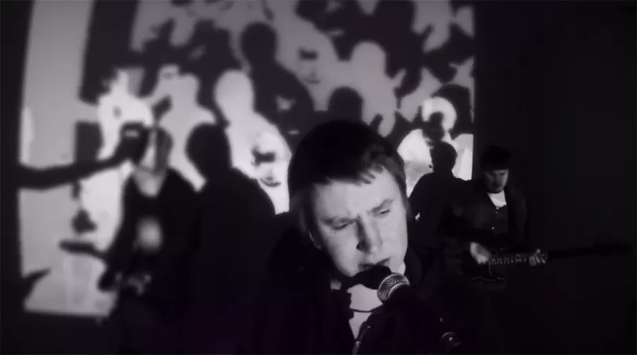 VIDEOPREMIÄR: First Love, Last Rites – Young Girl