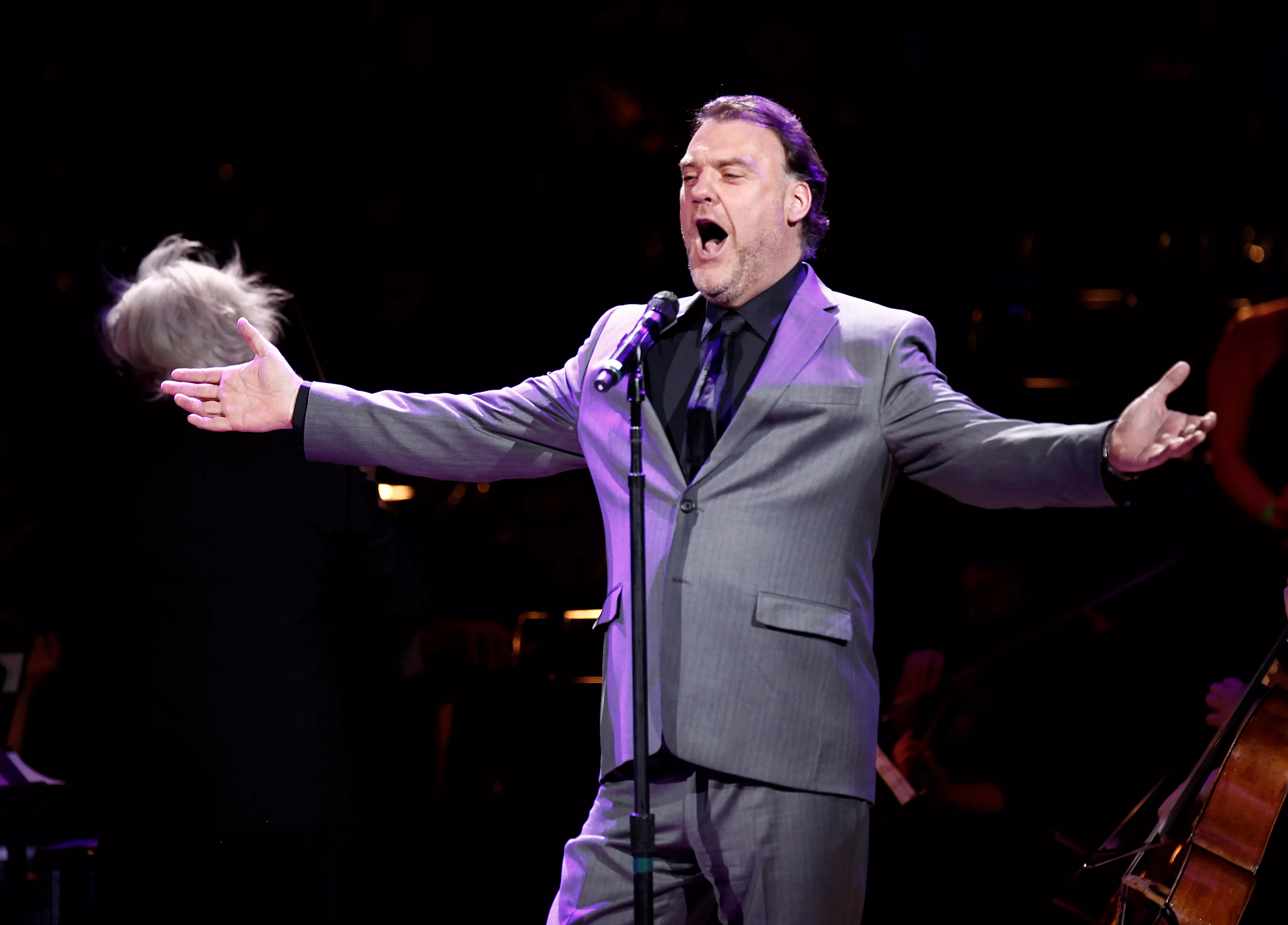 Vurderer popsamarbeid