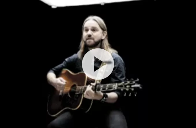 Hør Tim Christensens Knæk Cancer-sang 