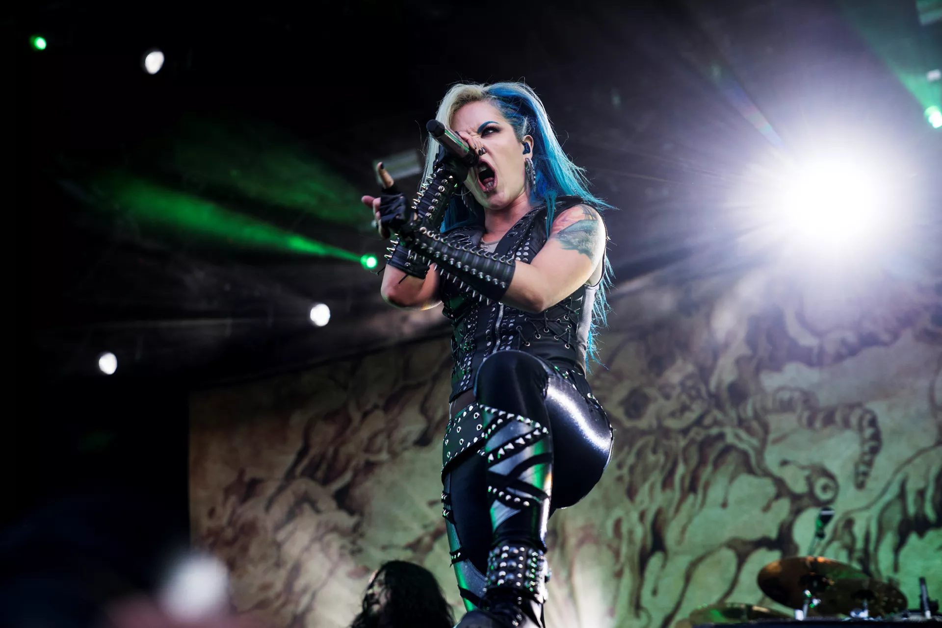 Metalbandet Arch Enemy bryter med sångerskan