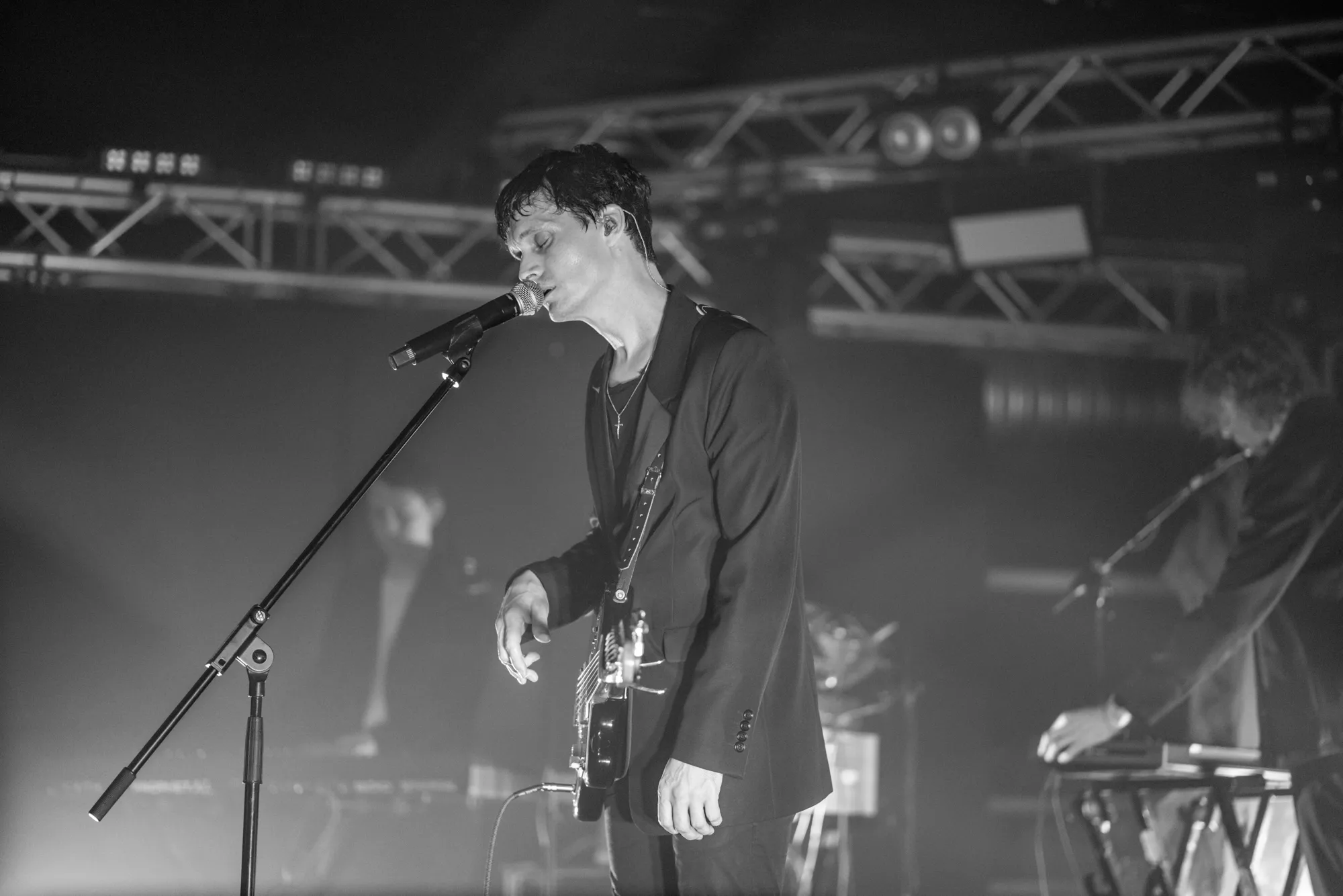 Både glänser och förvirrar på hemmamark