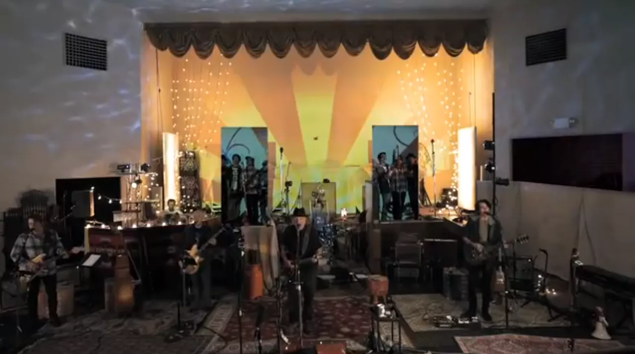 Ny video: Neil Young fortsætter sin tirade mod kaffegiganter