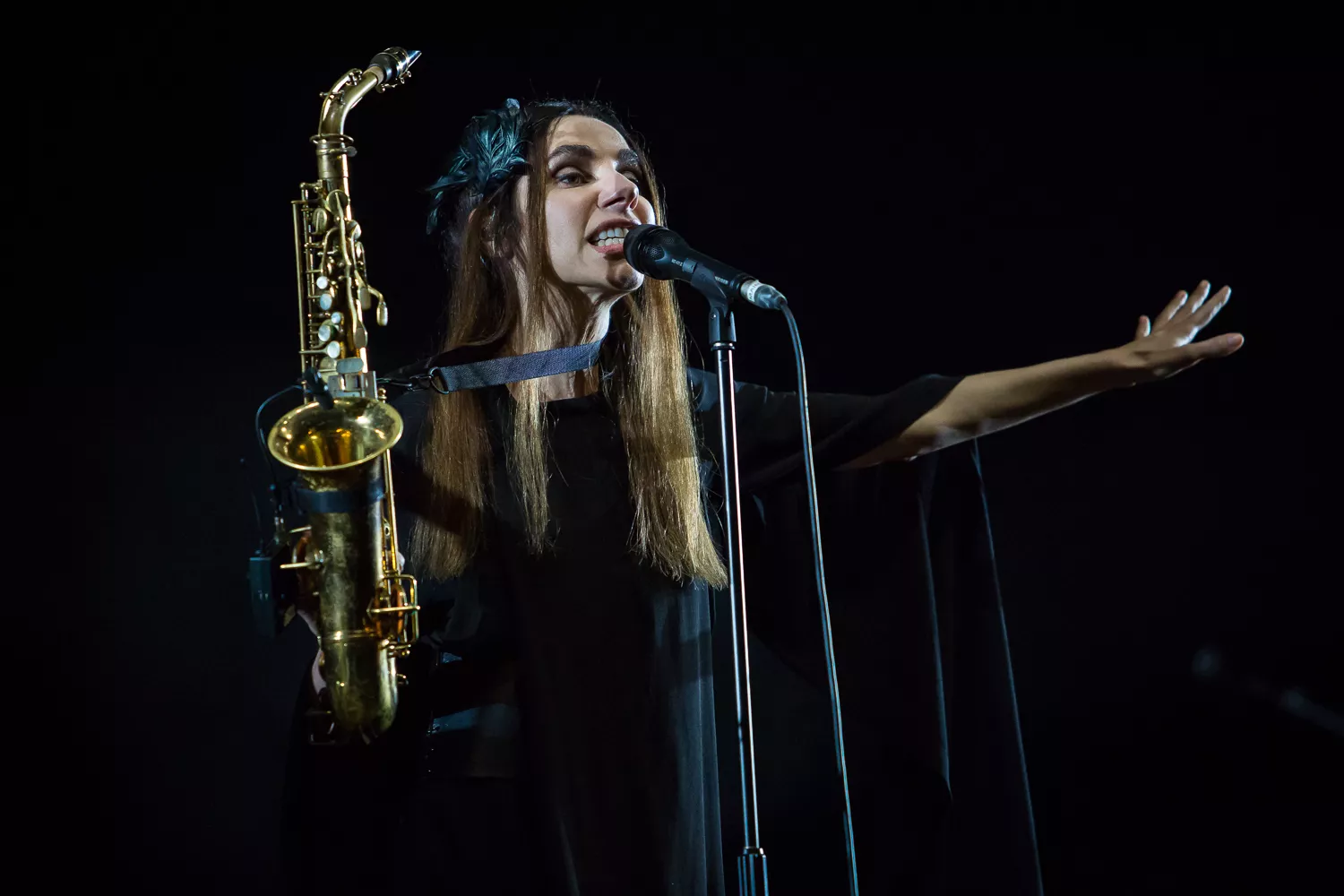 TILBAGE I STUDIET: PJ Harvey teaser comeback - i morgen sker der noget