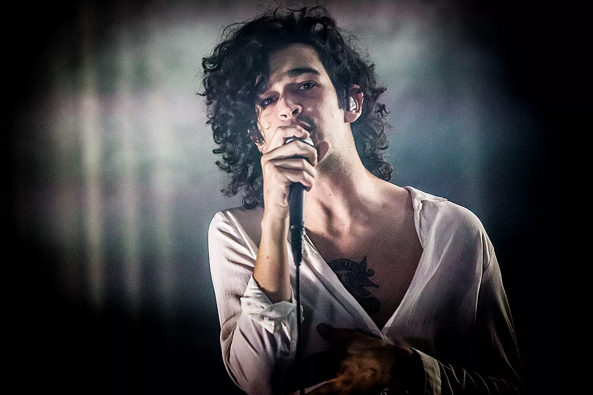 The 1975 med nytt Sverigedatum