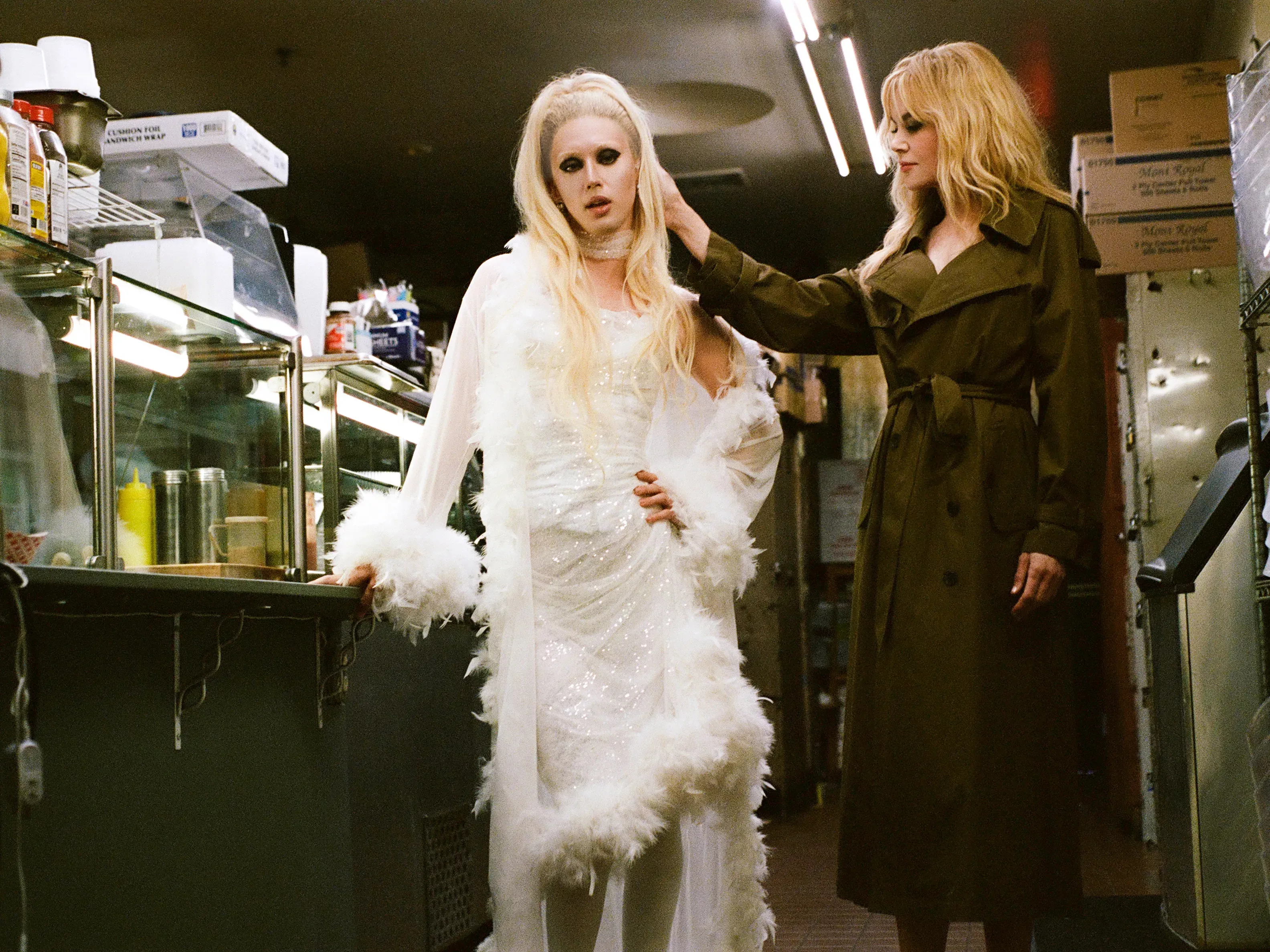 Troye Sivan är tillbaka den nya singeln "She's The Best".