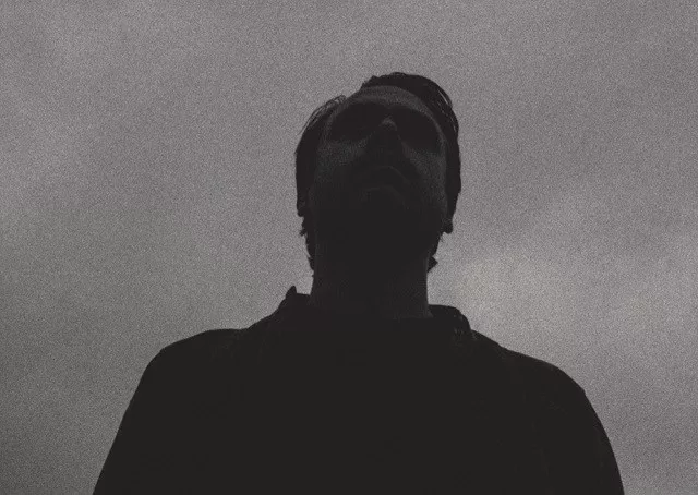 Flygter nattens skygger - Esben Amdisen