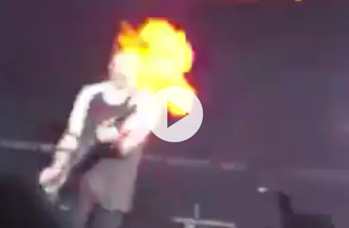 Guitarist i 5 Seconds Of Summer får ild i håret