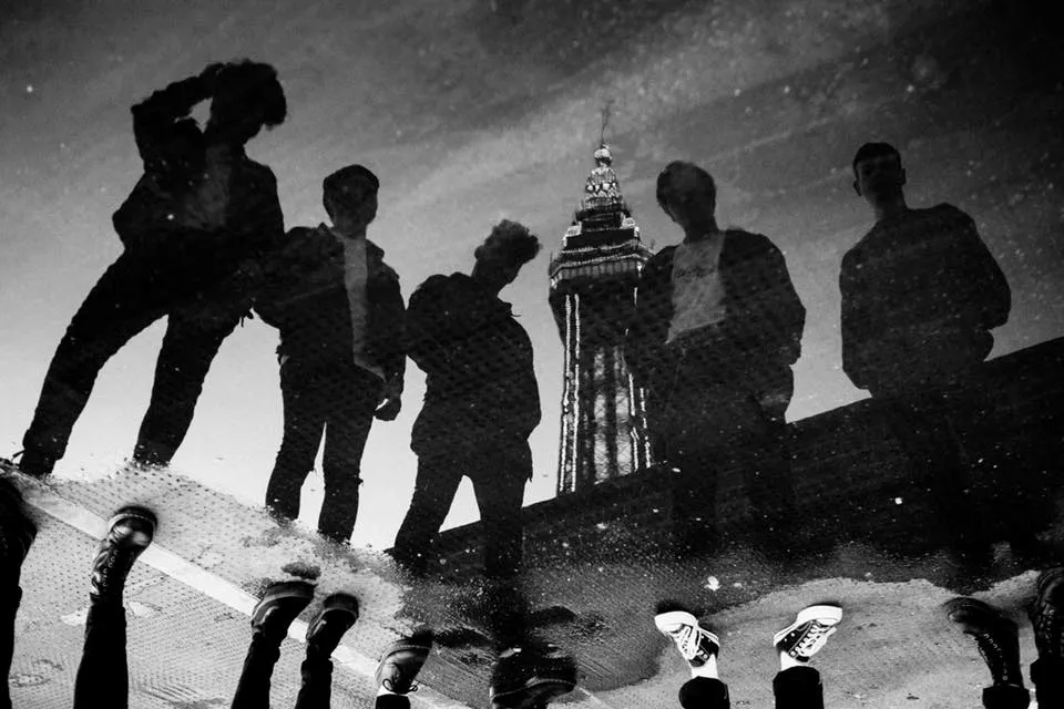 "Speciellt den äldre generationen börjar spy ur sig hat"